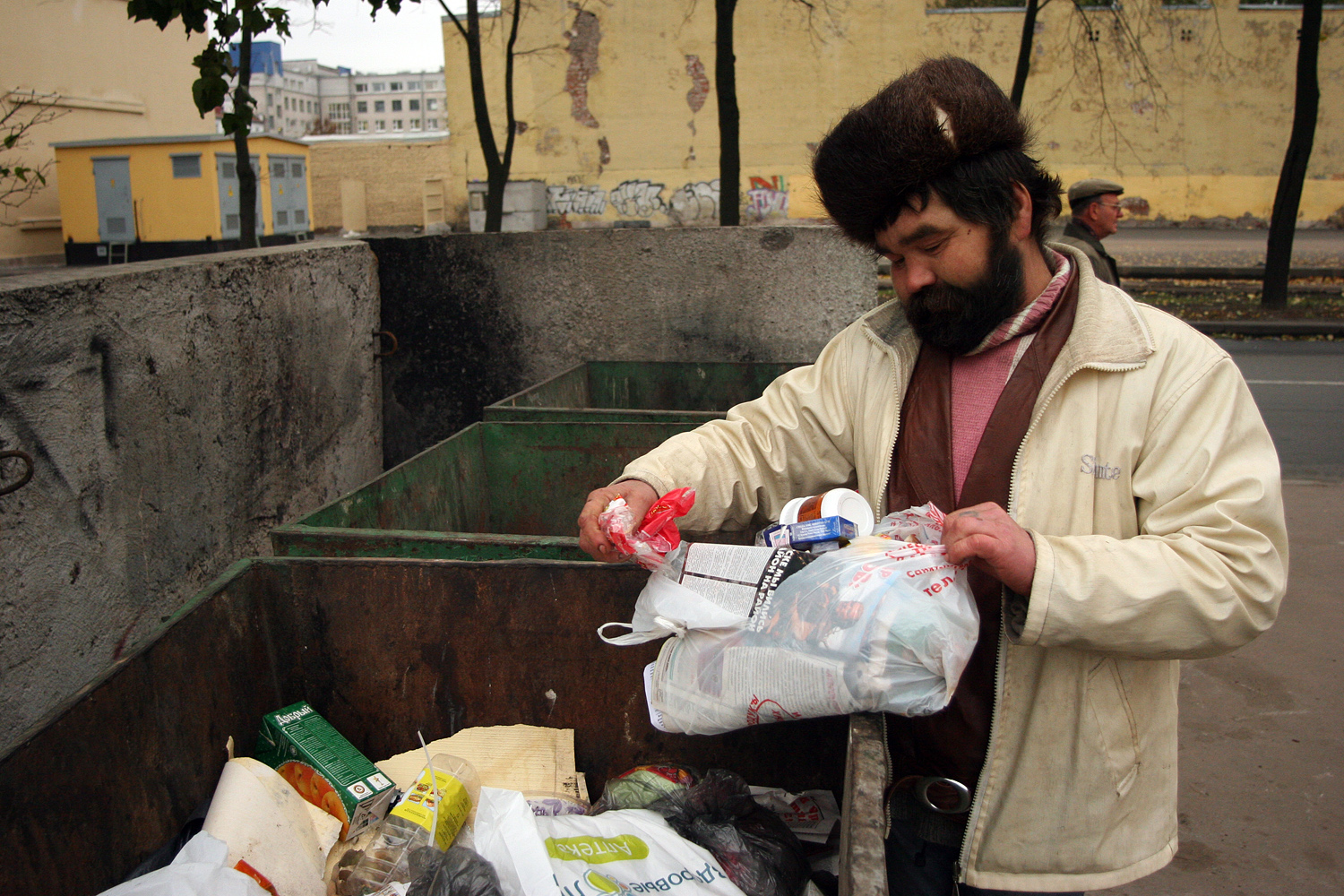 sharing food with the homeless